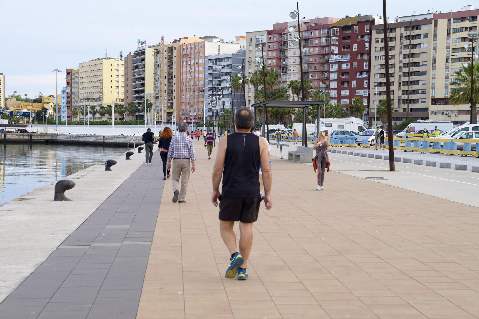 Fotos de gente corriendo por la tarde-noche en Algeciras