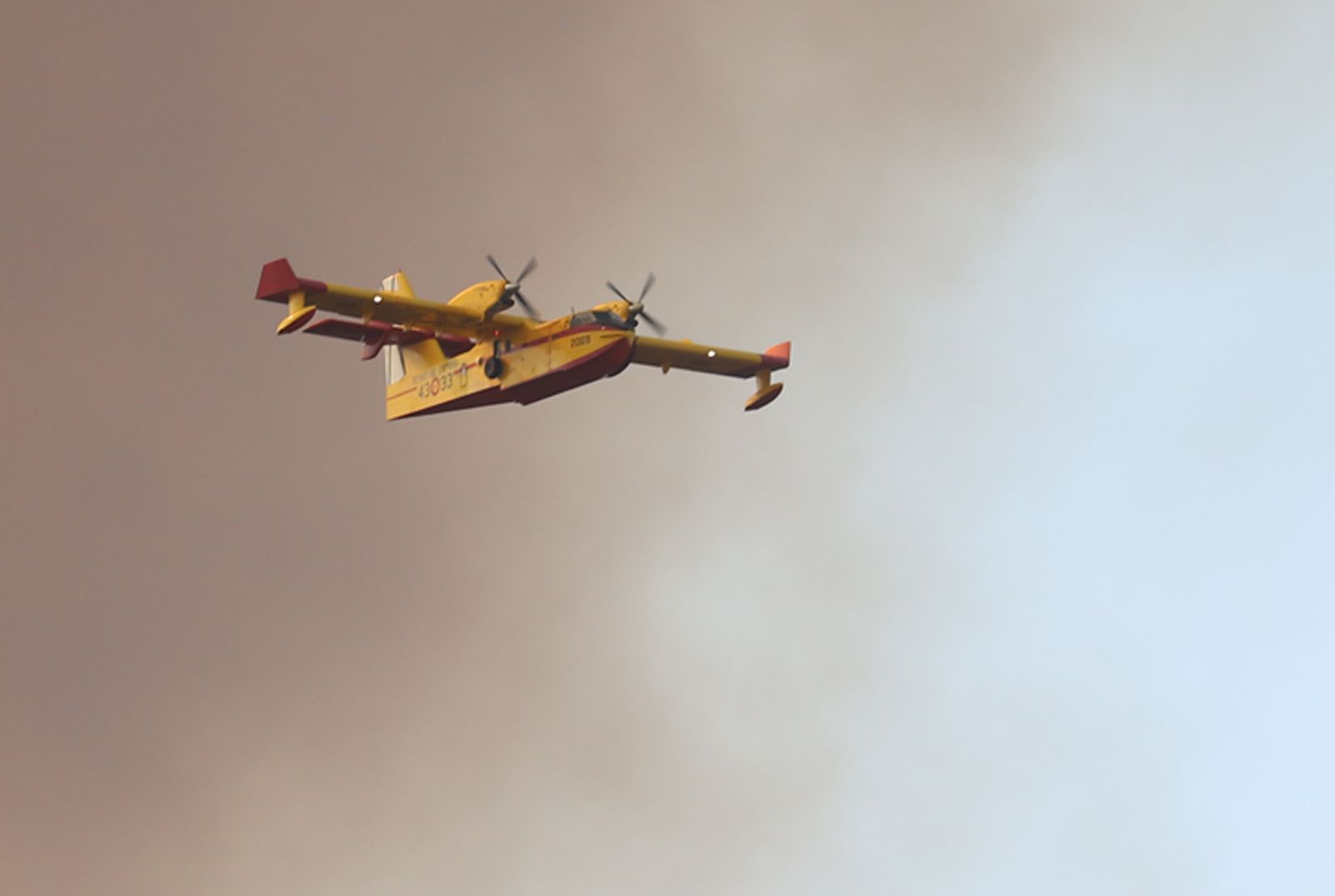 Imágenes del incendio en Almonaster La Real