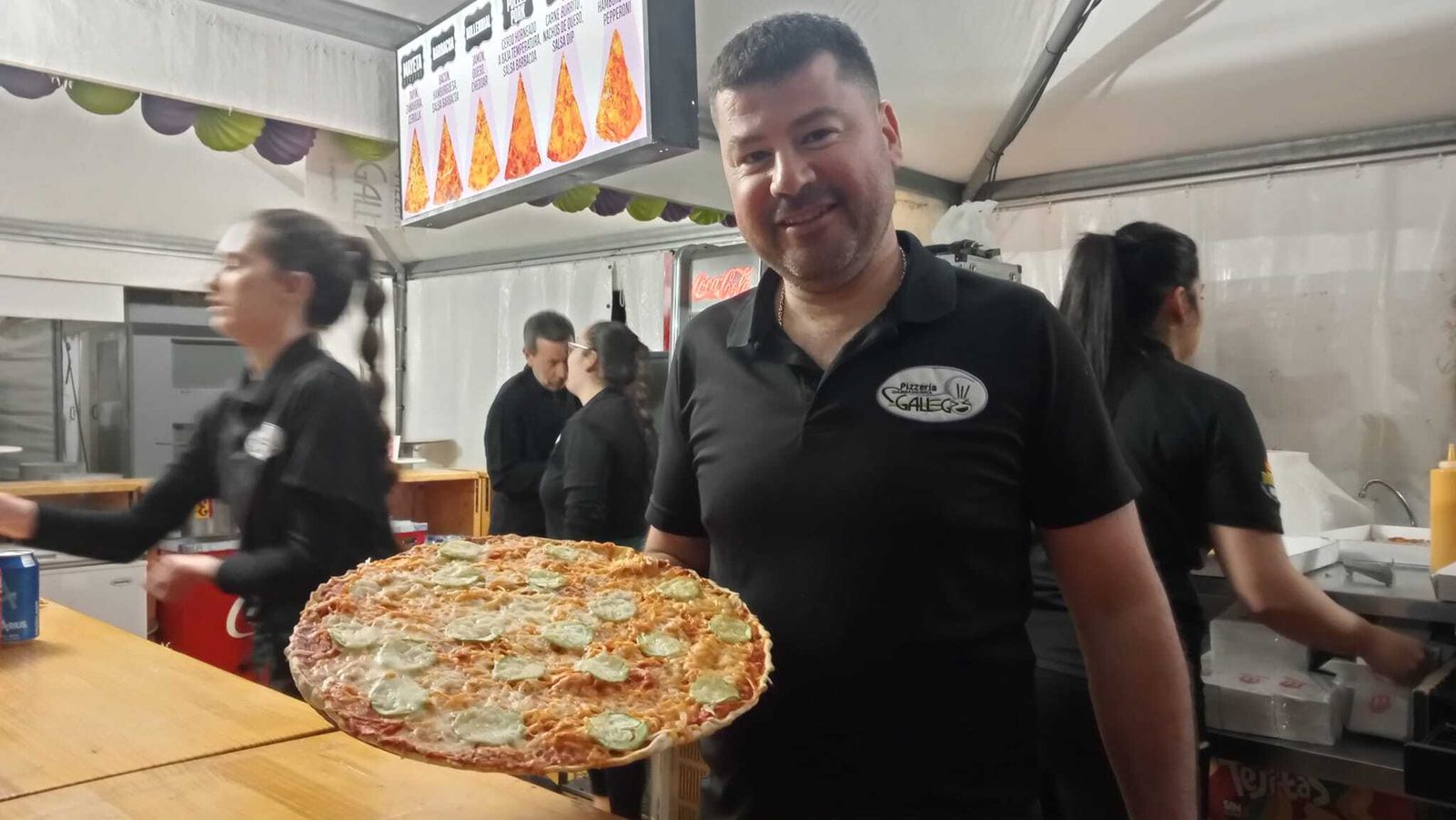El Festival de la Pizza de Rota ofrece este fin de semana a los visitantes una amplísima oferta gastronómica.