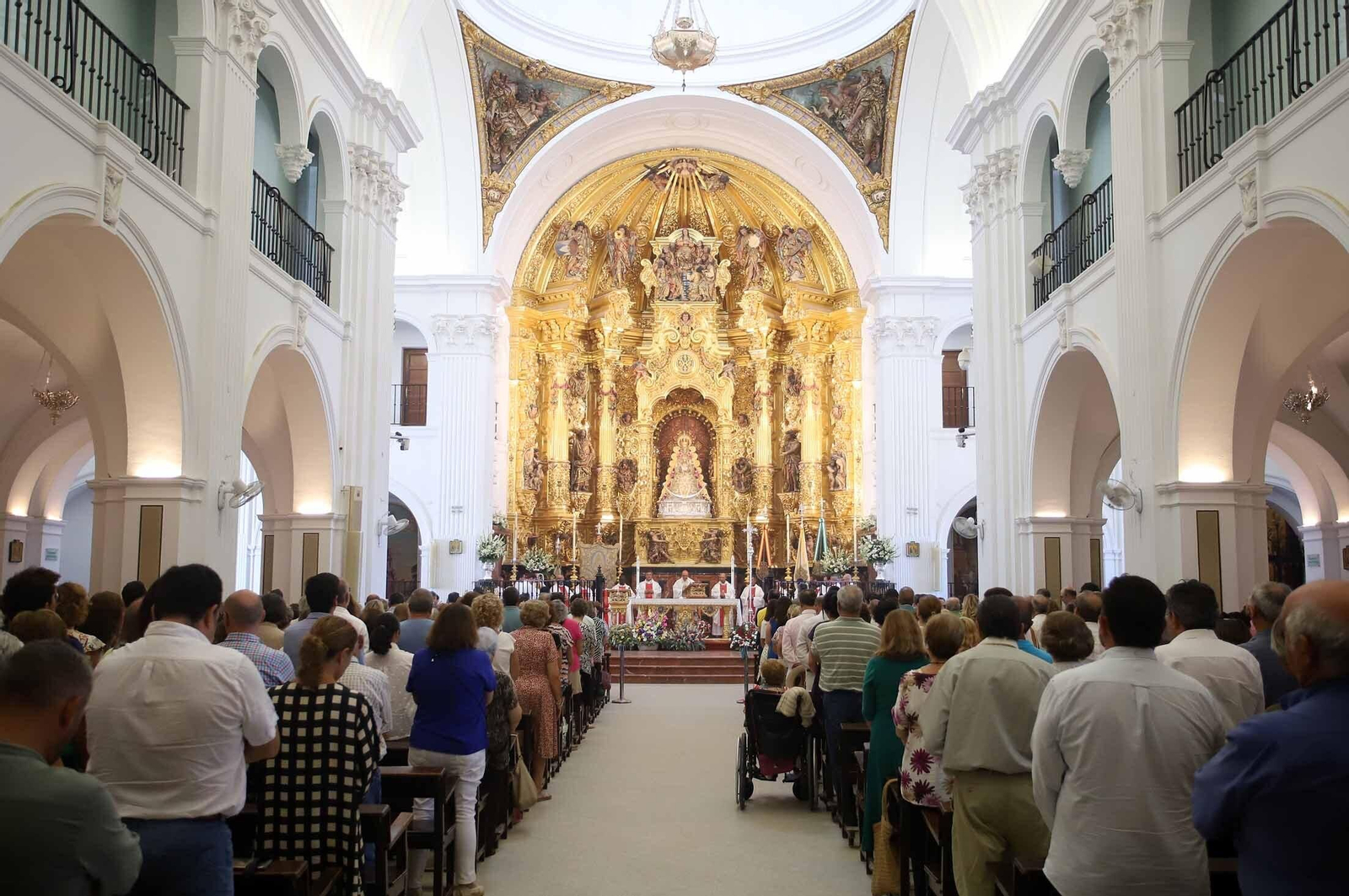 Imágenes de la procesión eucarística y solemne Función del Voto en El Rocío Chico