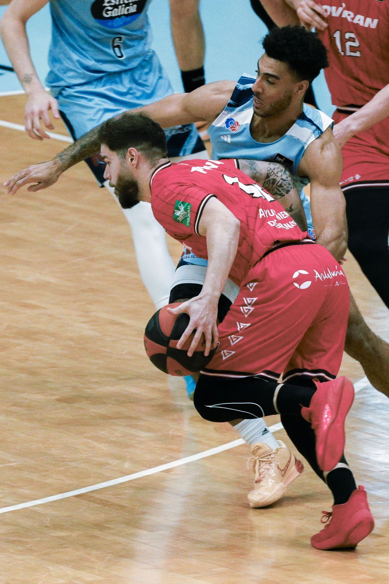 Entrada a canasta de Christian Díaz en el partido ante el Breogán