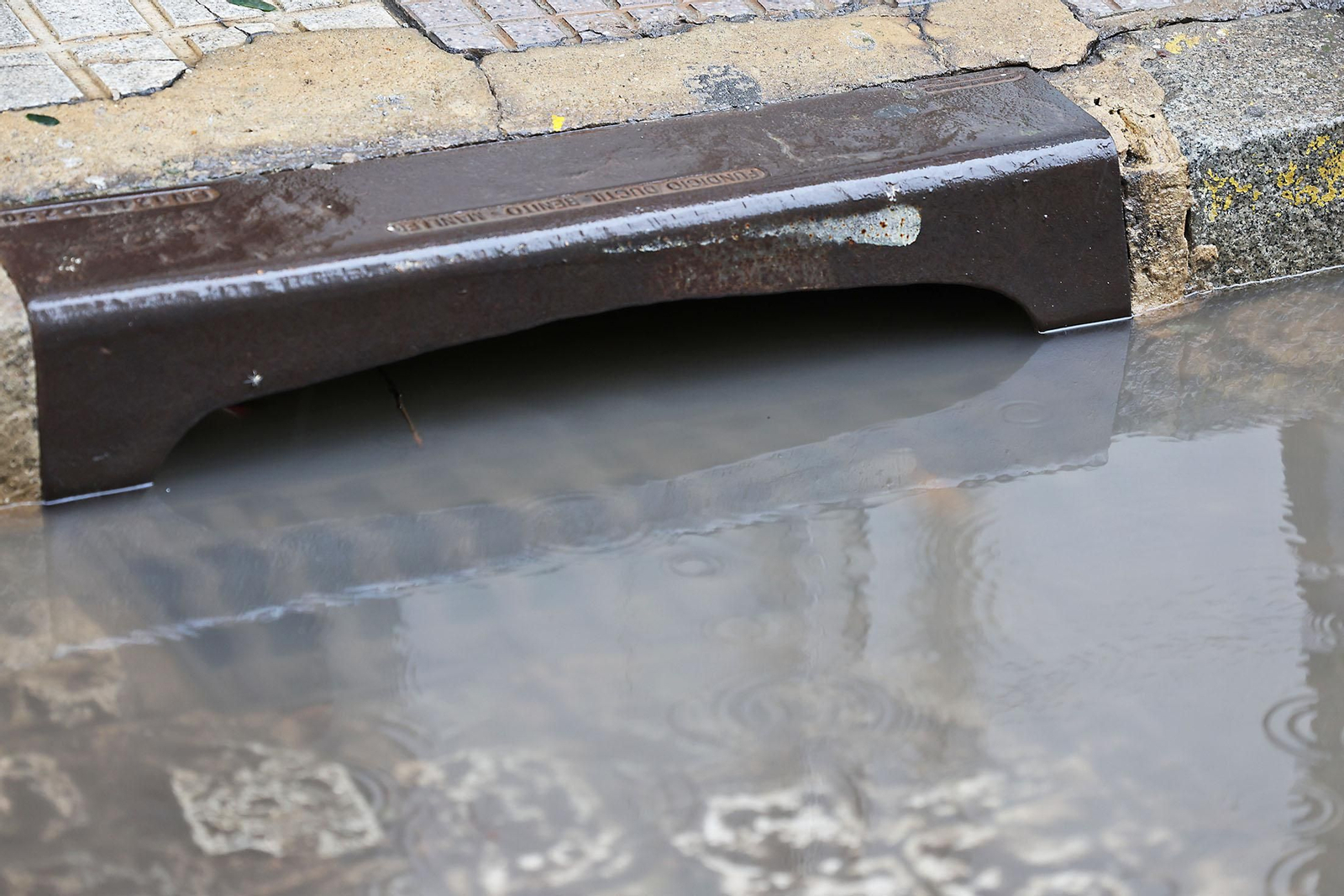 Imágenes de la lluviosa mañana de sábado en Huelva