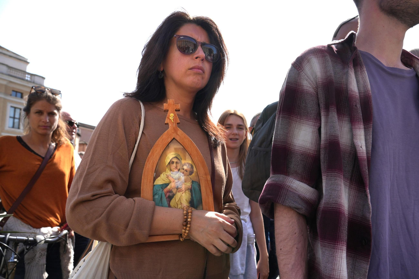 Fotos del ambiente en Roma tras la muerte del papa Francisco