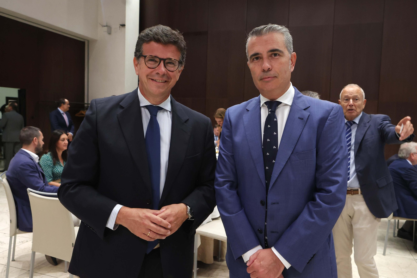 Imágenes de los asistentes al Foro Joly con Hugo Morán