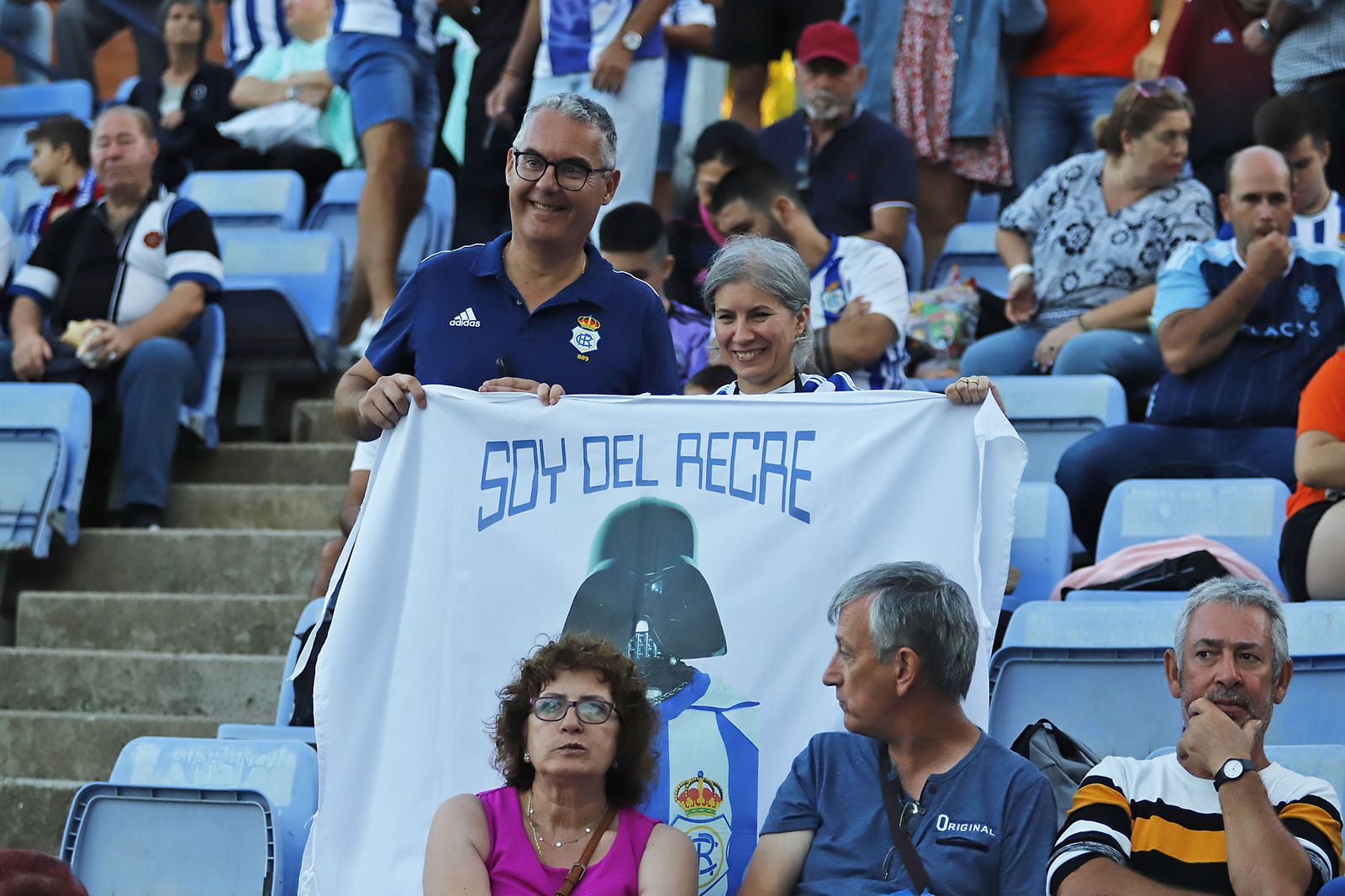 Imágenes del ambiente en el Recreativo de Huelva y Antequera CF