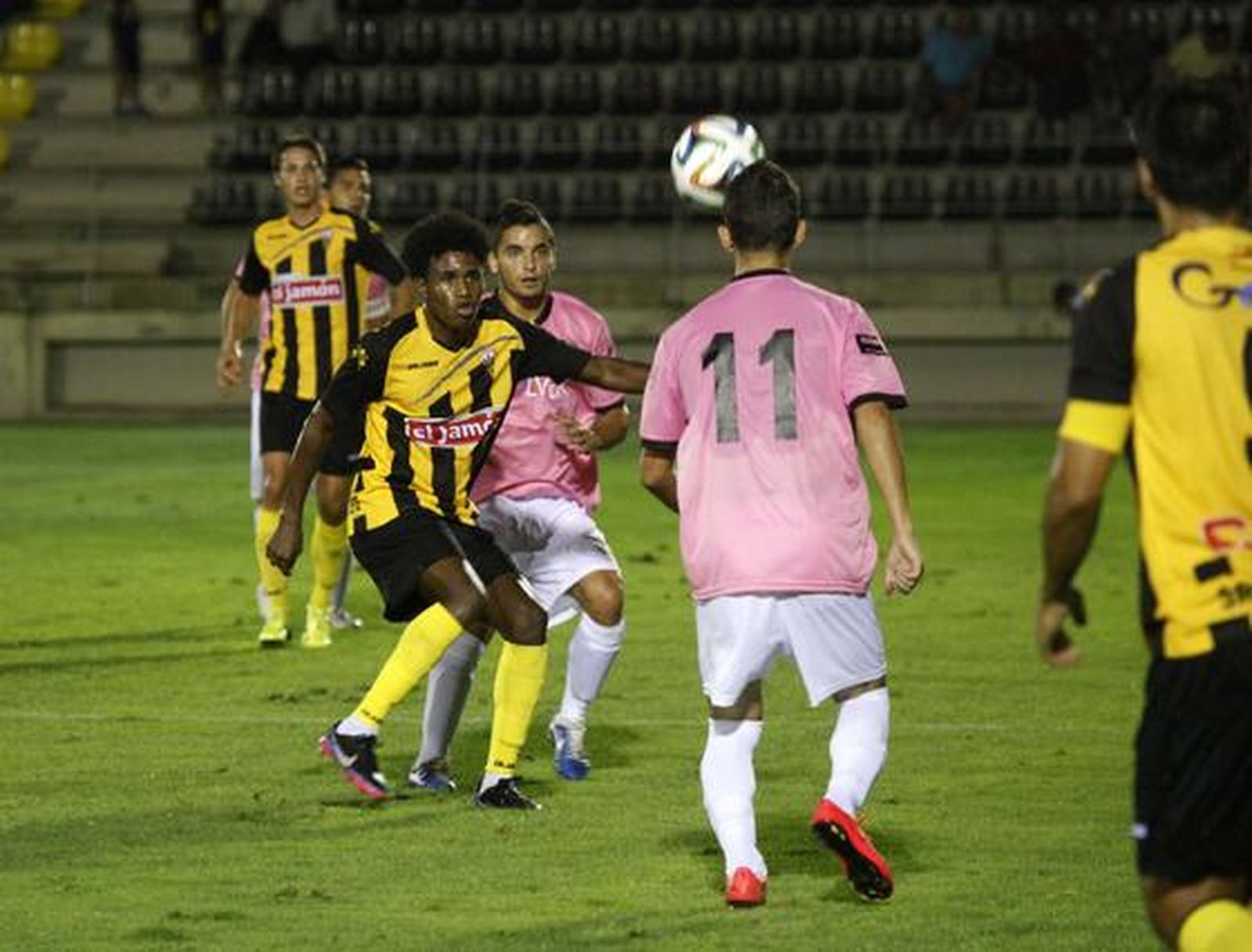 El Cádiz elimina al San Roque de Lepe (0-3) en la Copa del Rey con una imagen muy convincente

Foto: Dani Gomez