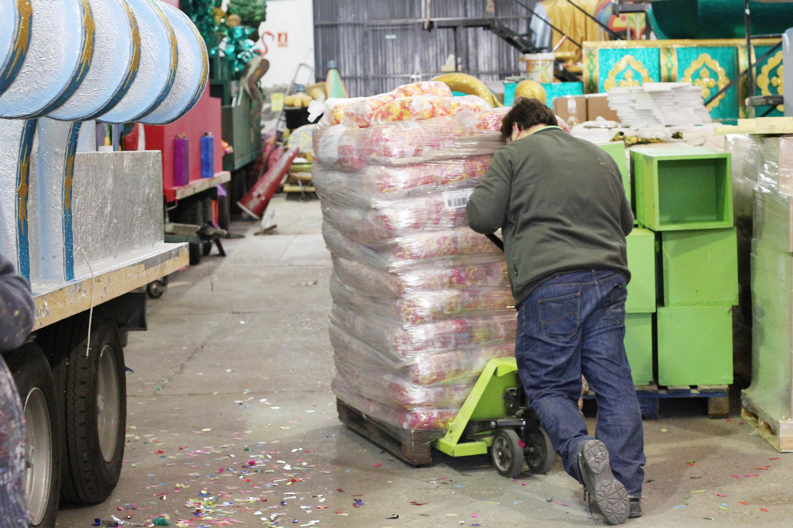 Preparativos de la Cabalgata de Reyes Magos.