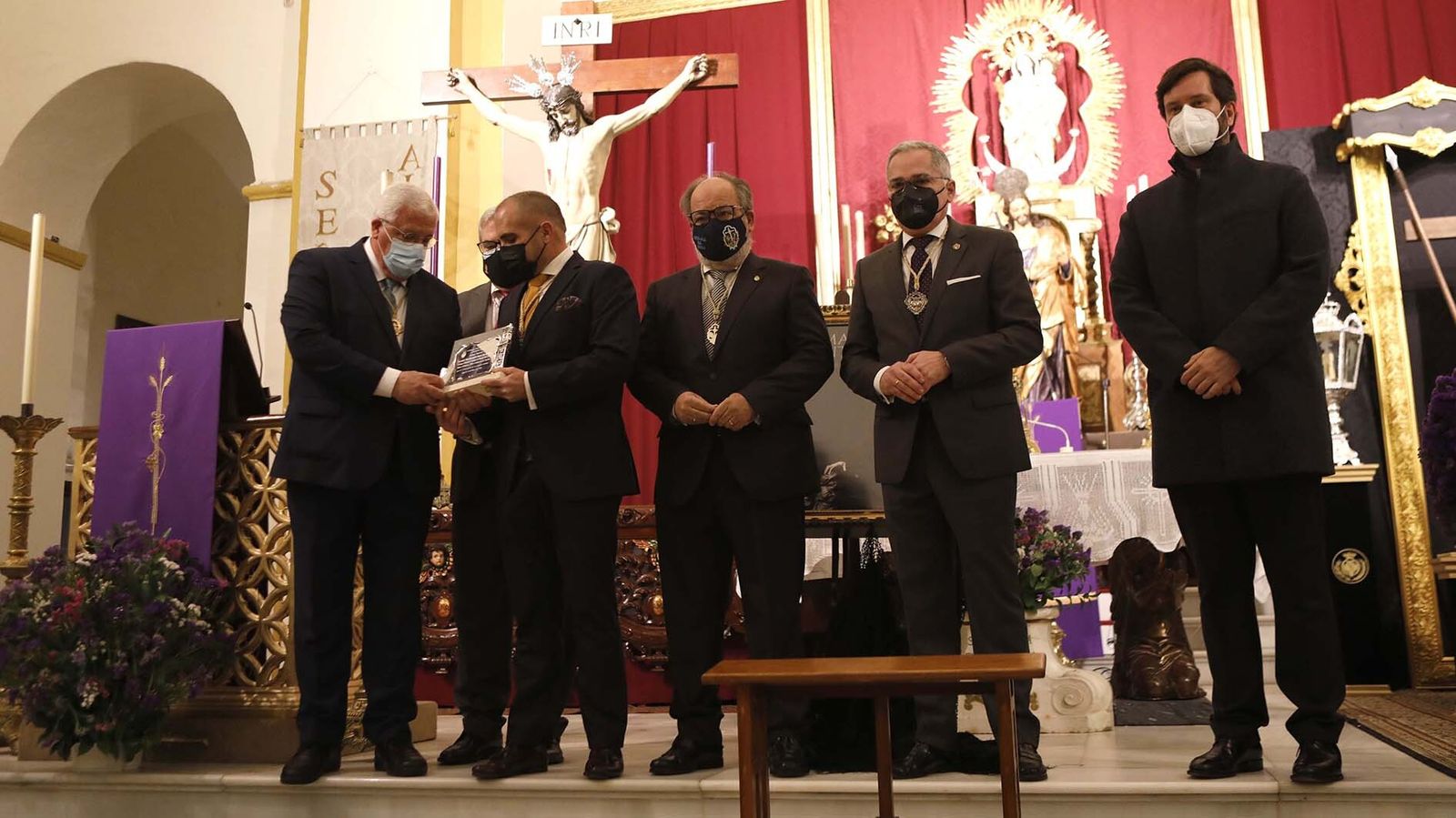 Las fotos de la presentación  del cartel oficial de la Semana Santa de Algeciras y la entrega de la Palma Cofrade