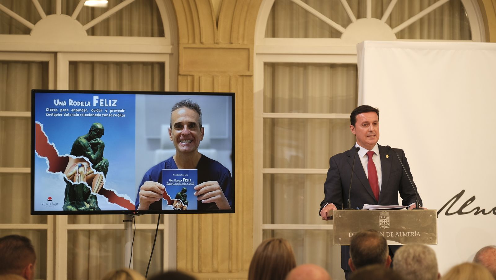 El Doctor Antonio Ríos presenta su libro 'Una Rodilla Feliz', en imágenes