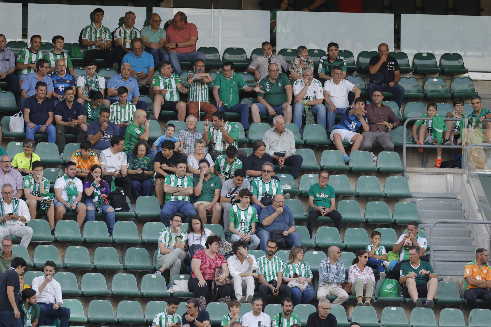Búscate en las fotos del Betis-Rayo