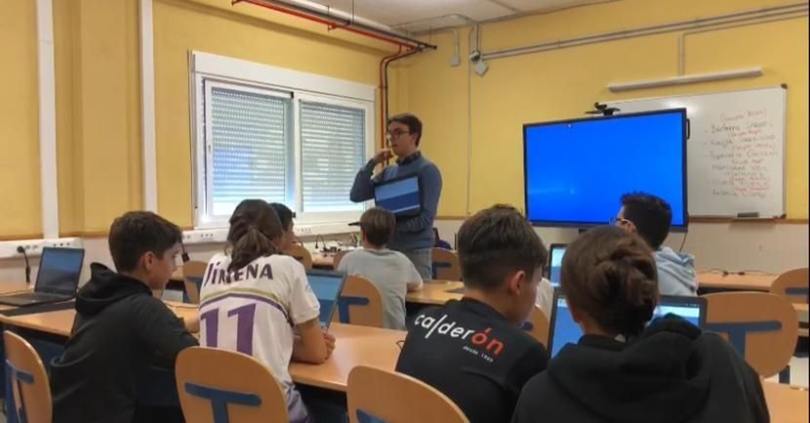 Los alumnos se divirtieron mientras aprendían sobre compositoras históricas. Los alumnos se divirtieron mientras aprendían sobre compositoras históricas.