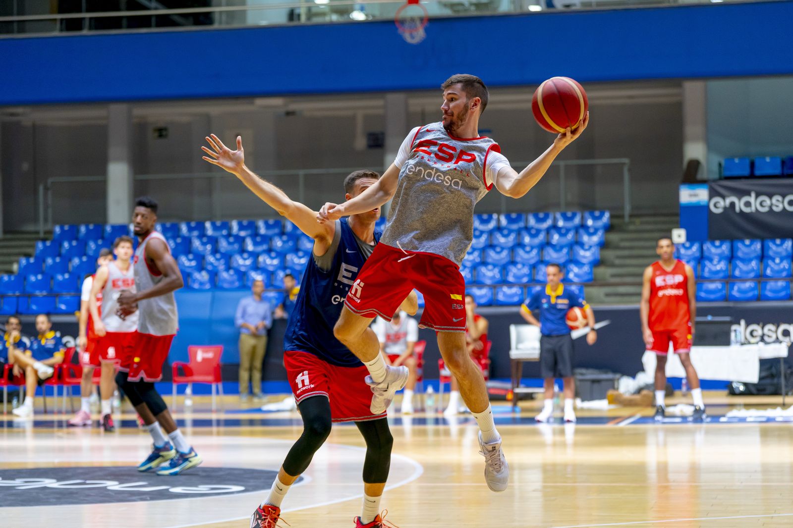 Fotos: Alberto Díaz, Brizuela y Barreiro ya entrenan con España