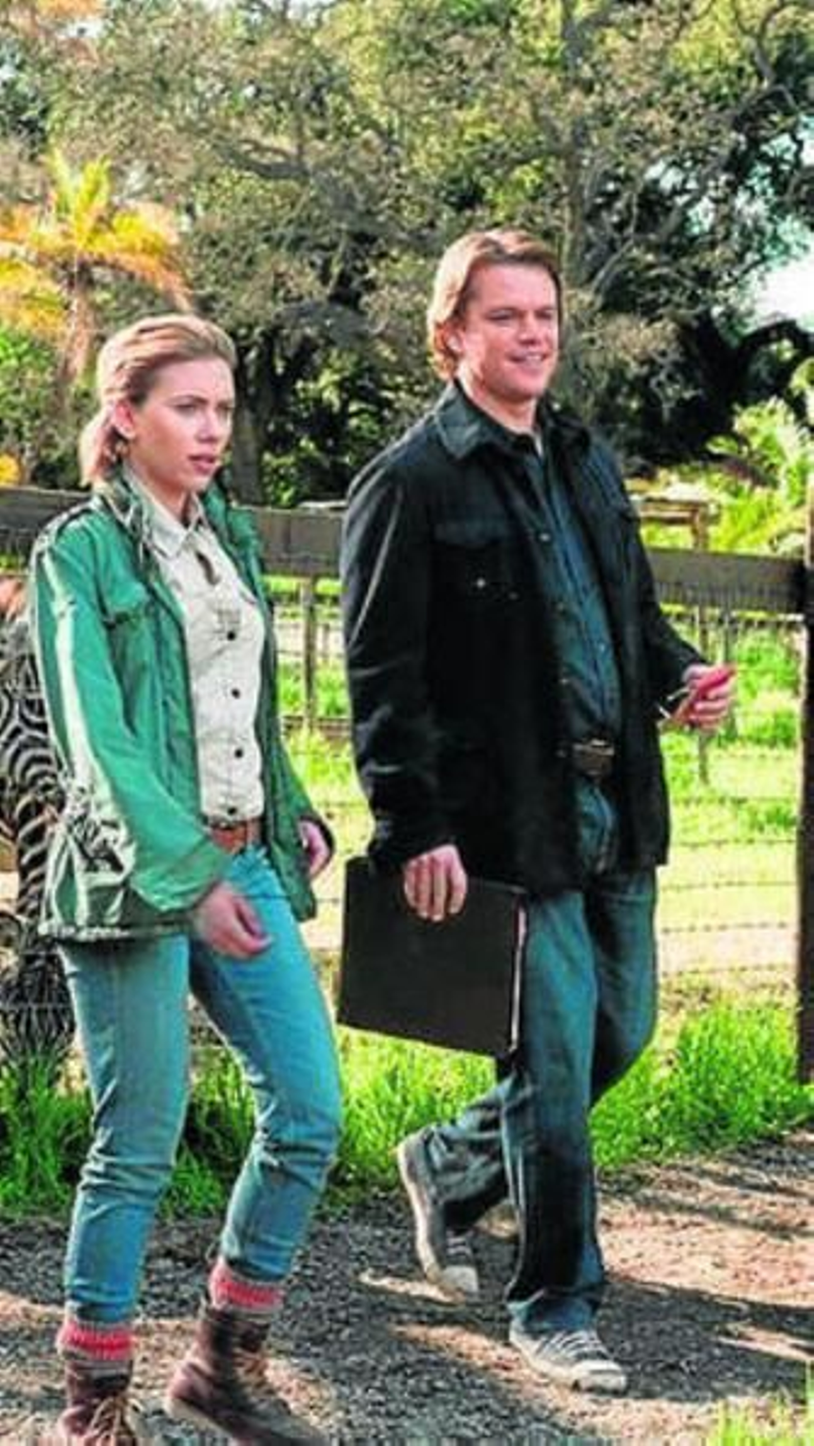 Johansson y Damon en el filme.