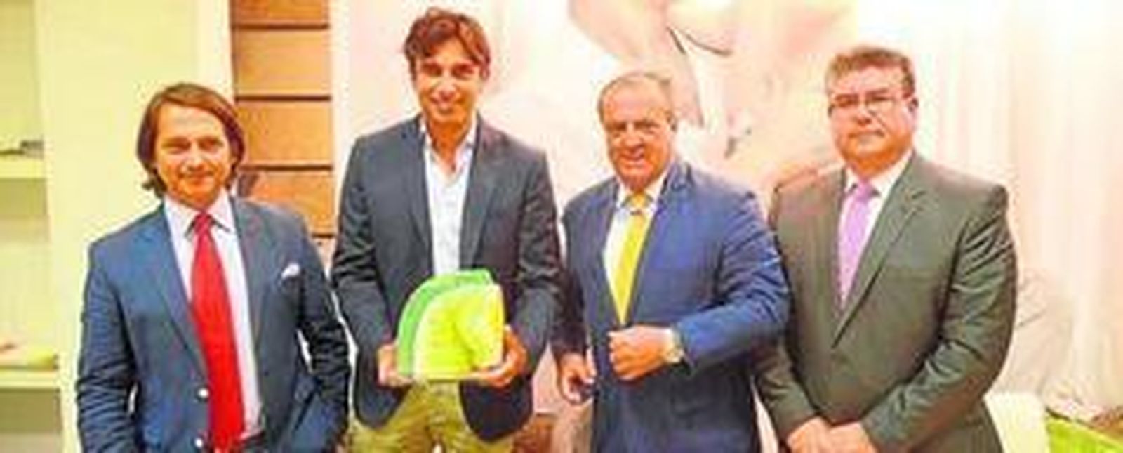 Antonio Vila y Rafael Hidalgo, tras la firma del convenio de colaboración.