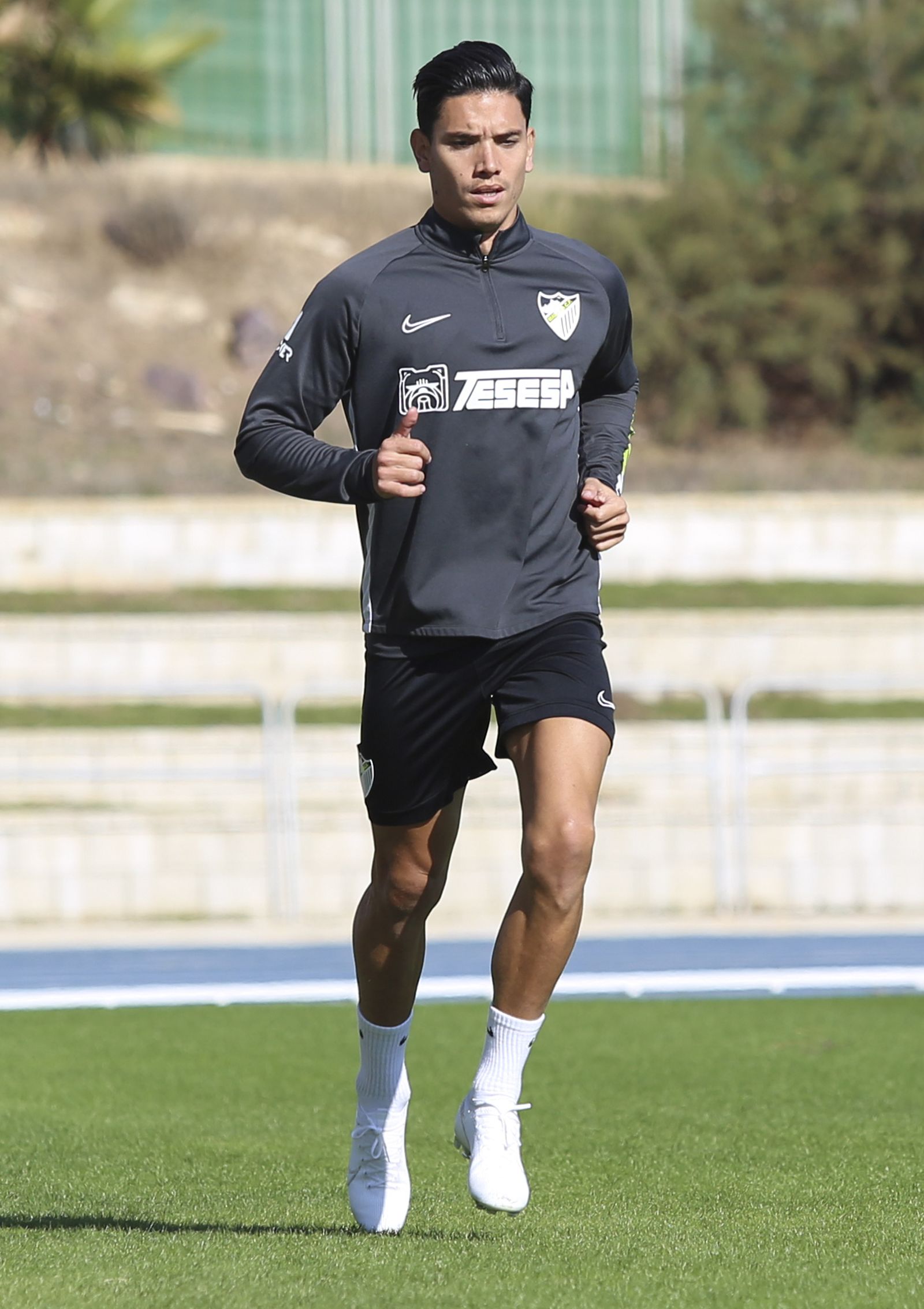 Adrián, Renato Santos y Lombán pisan césped