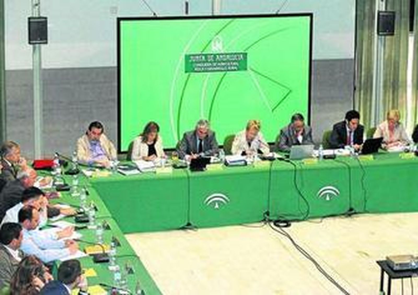 La consejera Elena Víboras presidió el Consejo Social del Ifapa.