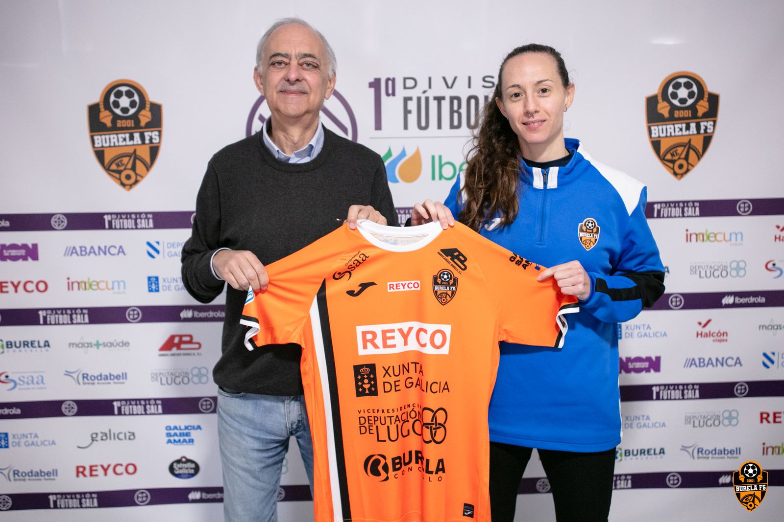 Macarena Anguita, acompañada por Marcelino Luna, en su presentación.