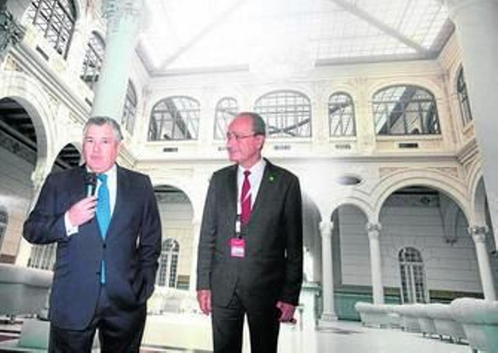 Santos y el alcalde, ayer, en Madrid.