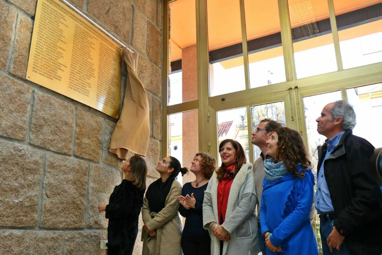 El Ayuntamiento rinde homenaje a los funcionarios represaliados por el franquismo