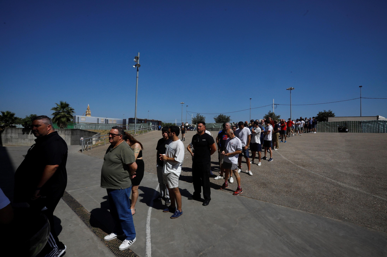 Colas en El Arcángel para hacerse con las entradas de los partidos del Córdoba CF ante la Ponferradina