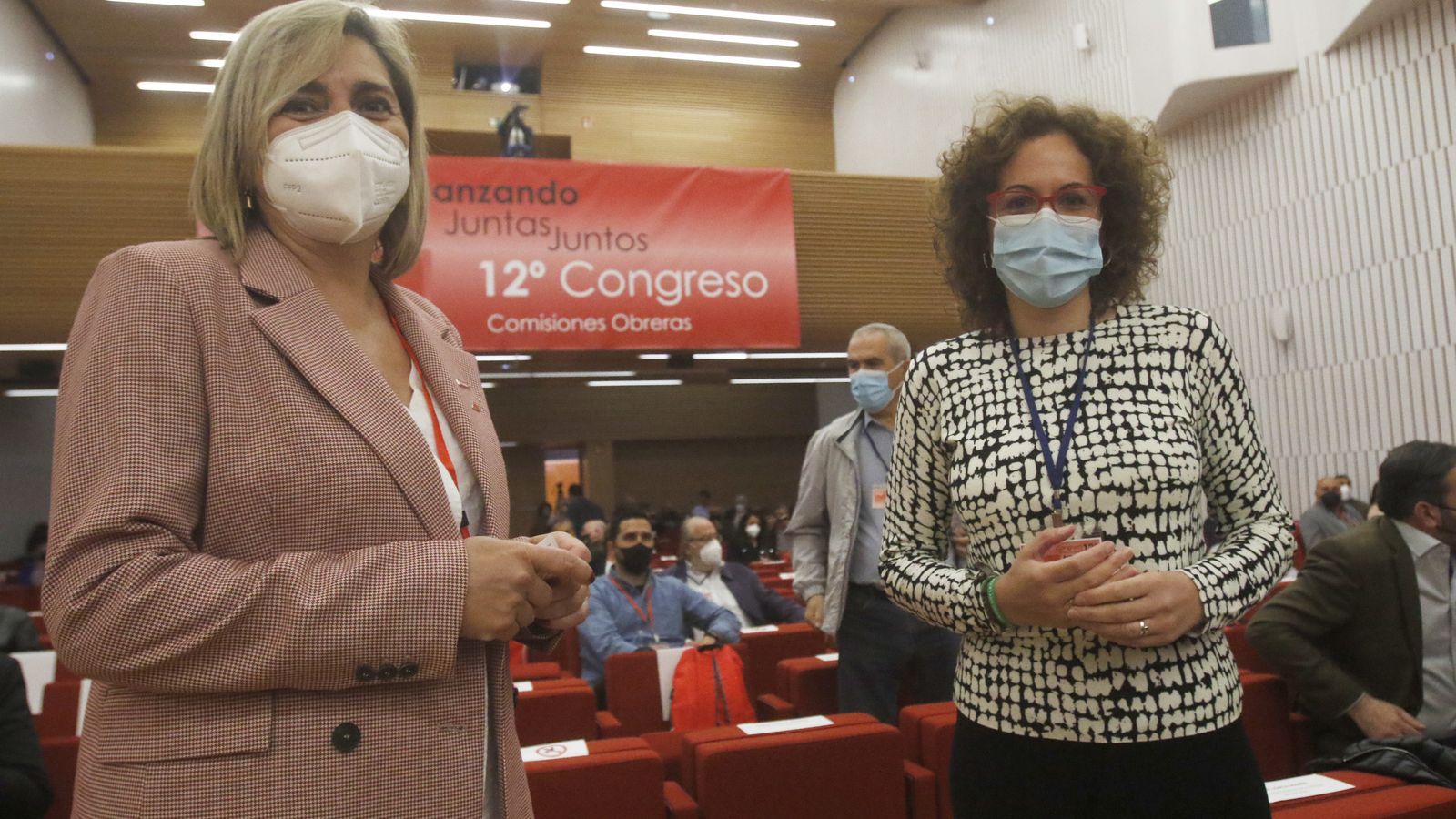Marina Borrego y Nuria López, antes del comienzo del congreso.