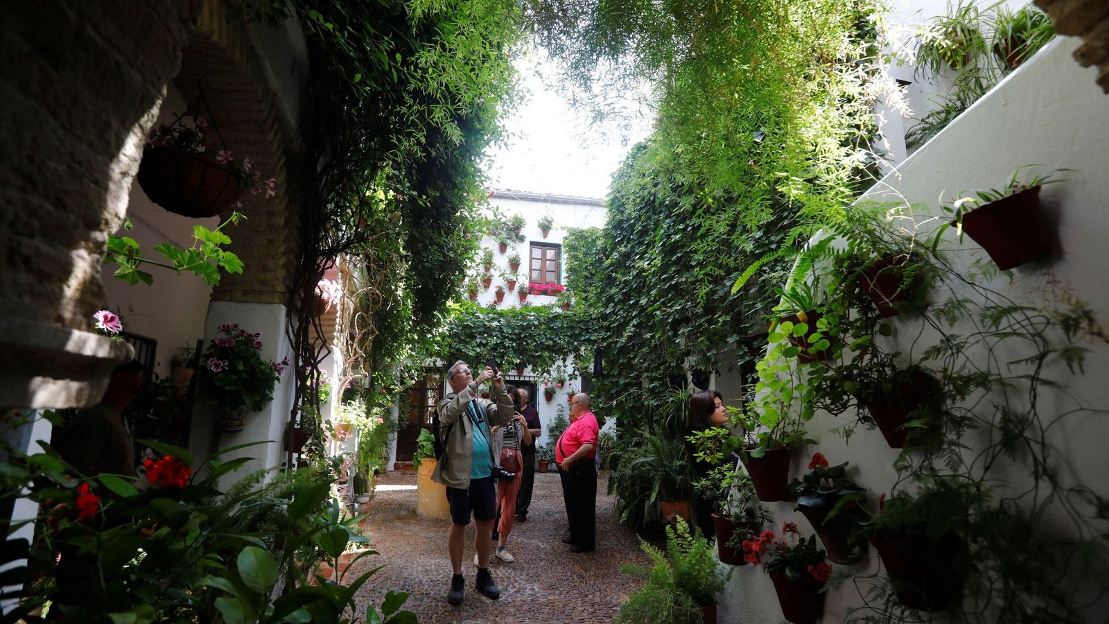 Patio de Martínez Rücker, 1.