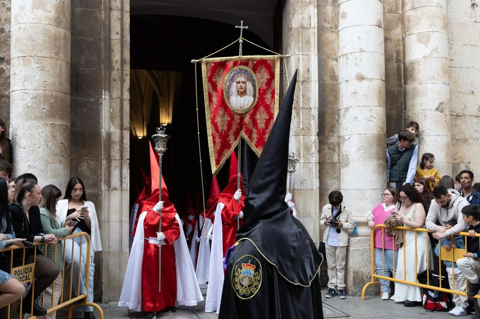 Los jiennenses arropan a las tres cofradías de la tarde en un Domingo de Ramos más caluroso de lo esperado (II)