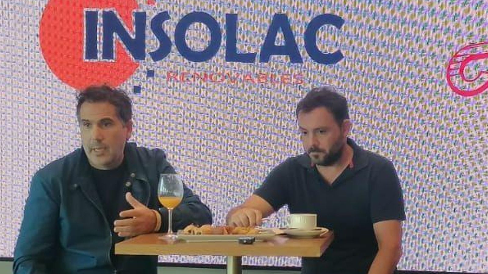 Gonzalo y Sergio Crespo, durante el encuentro con la prensa en el que presentaron Insolac como nuevo patrocinador. Gonzalo y Sergio Crespo, durante el encuentro con la prensa en el que presentaron Insolac como nuevo patrocinador.