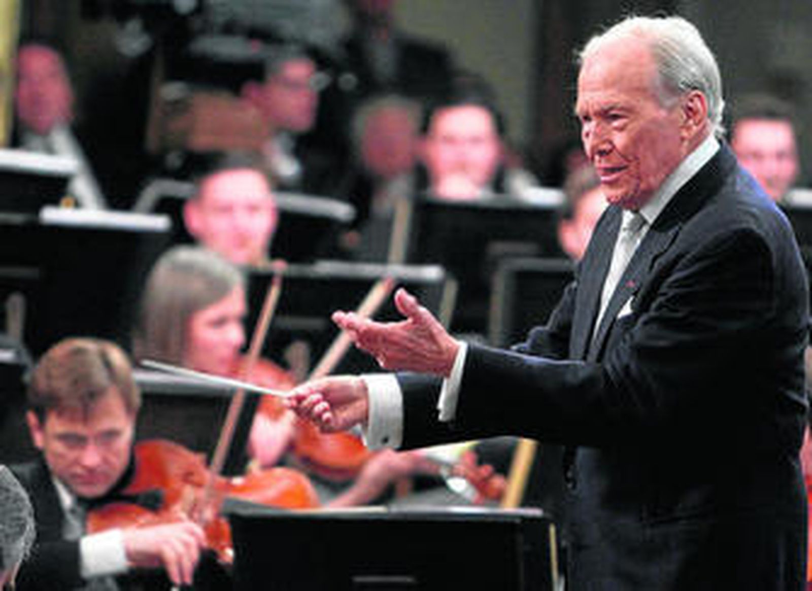 George Pêtre dirige a la Filarmónica de Viena.