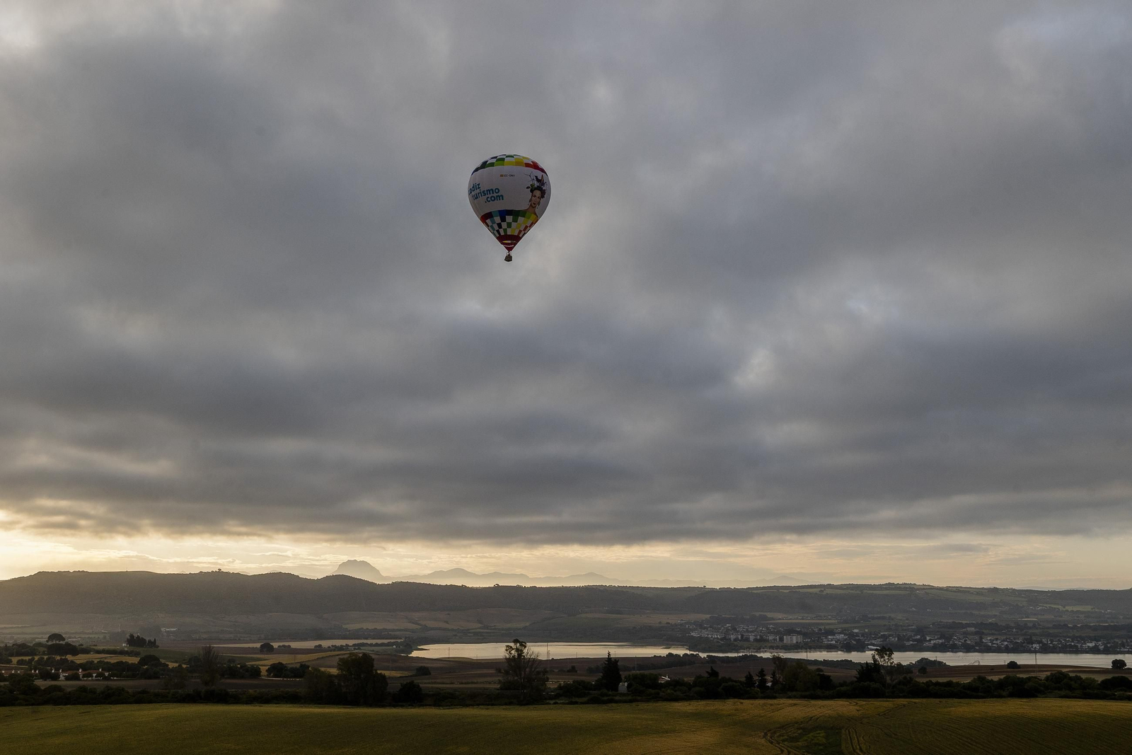 Cádiz desde el cielo en imágenes: así se ve Arcos en globo