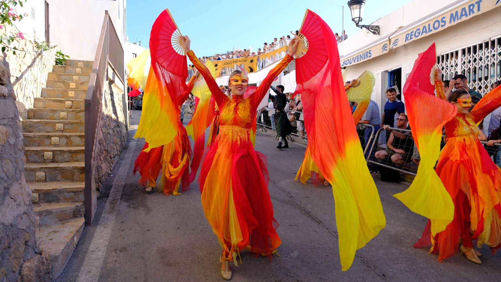 El espectacular desfile de Moros y Cristianos de Mojácar, en imágenes