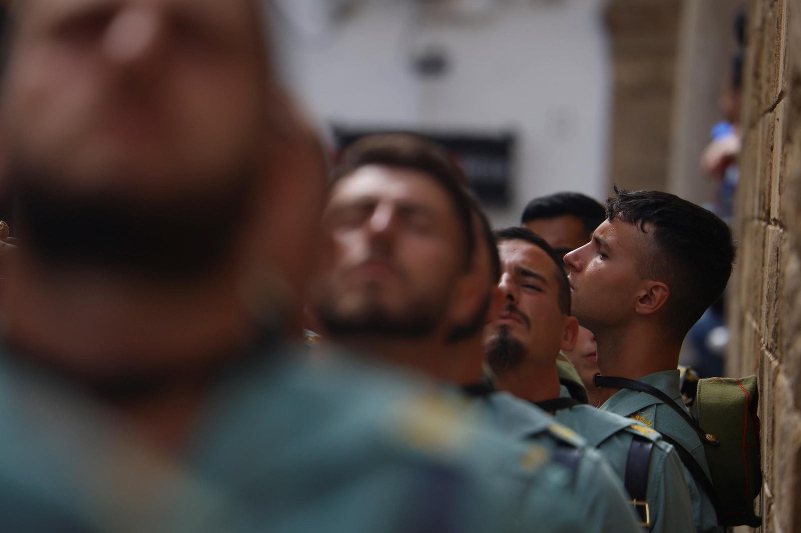 El vía crucis de la Caridad con la Legión en el Viernes Santo de Córdoba, en imágenes