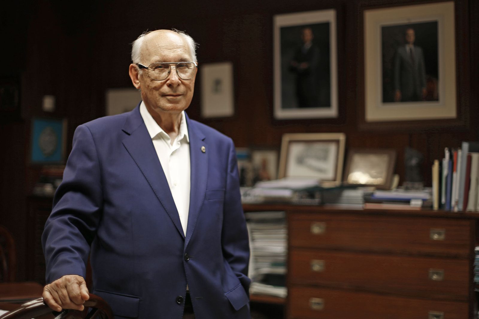 José Arcos, en el despacho del Colegio de Aparejadores de Cádiz.