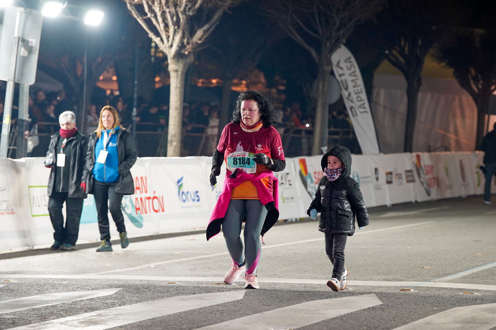 En imágenes: búscate en tu llegada a meta de la Carrera de San Antón 2026 (5)