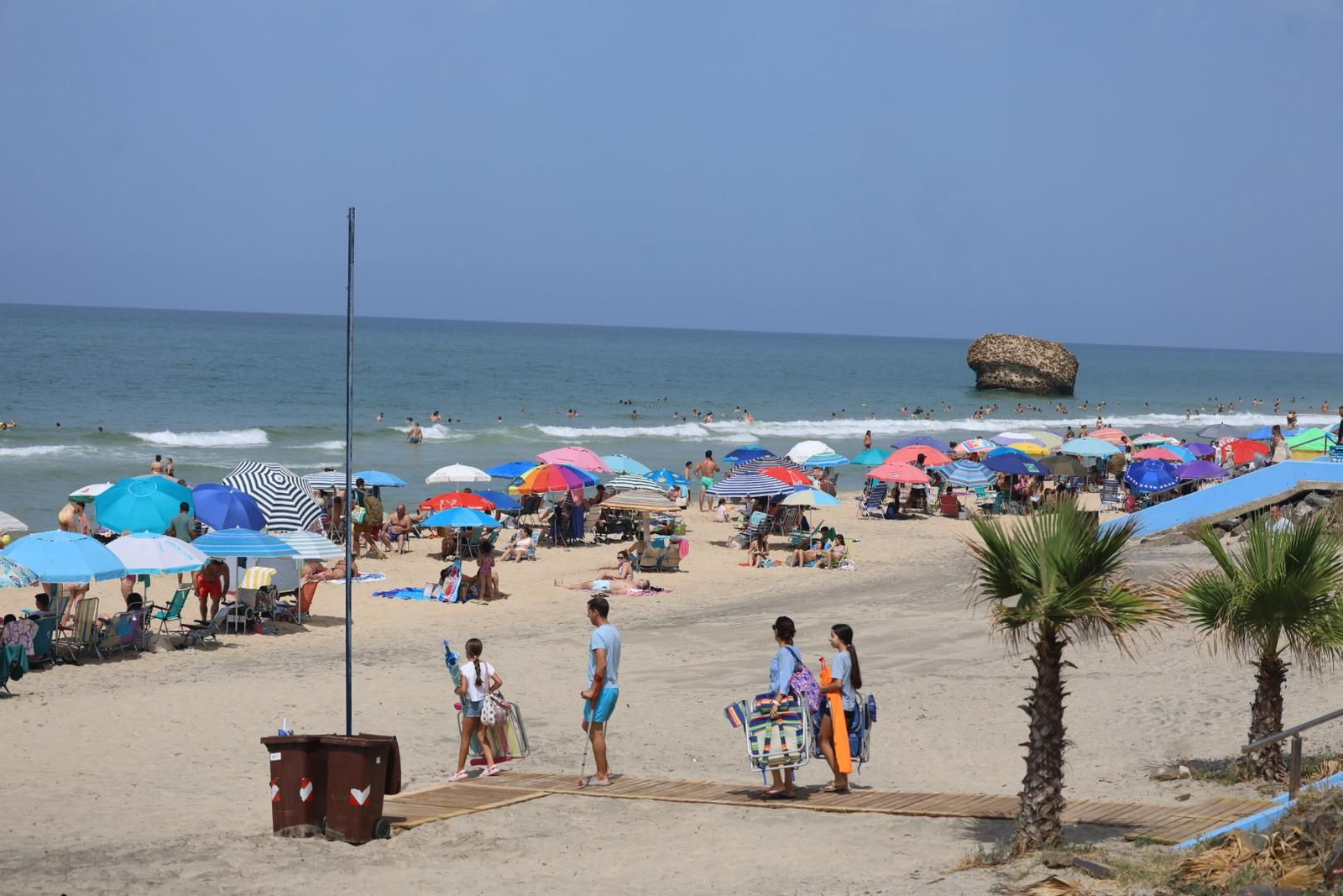 Imágenes del ambiente en las playas de Huelva