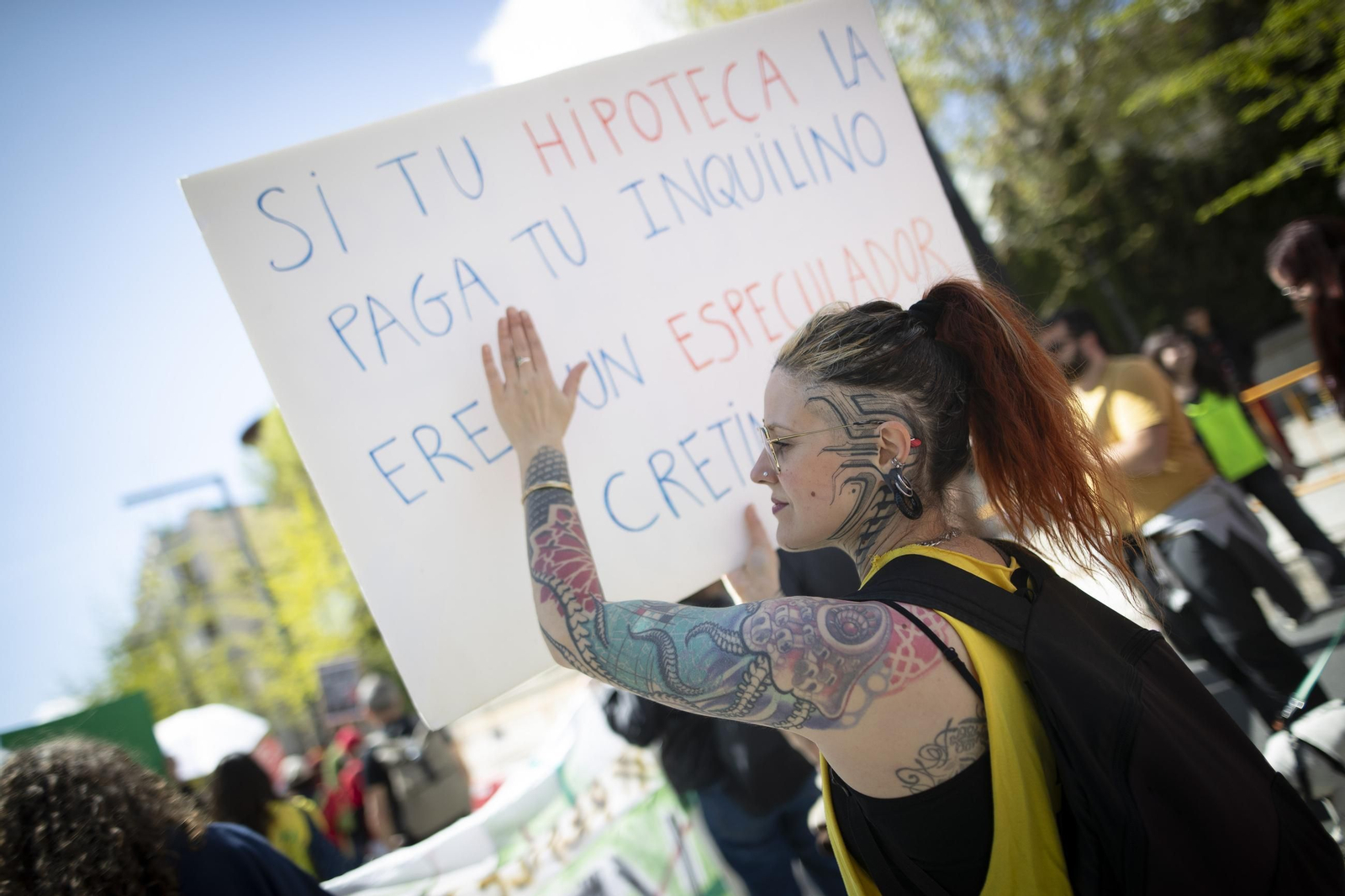 Todas las imágenes de la manifestación contra "el negocio de la vivienda" en Granada
