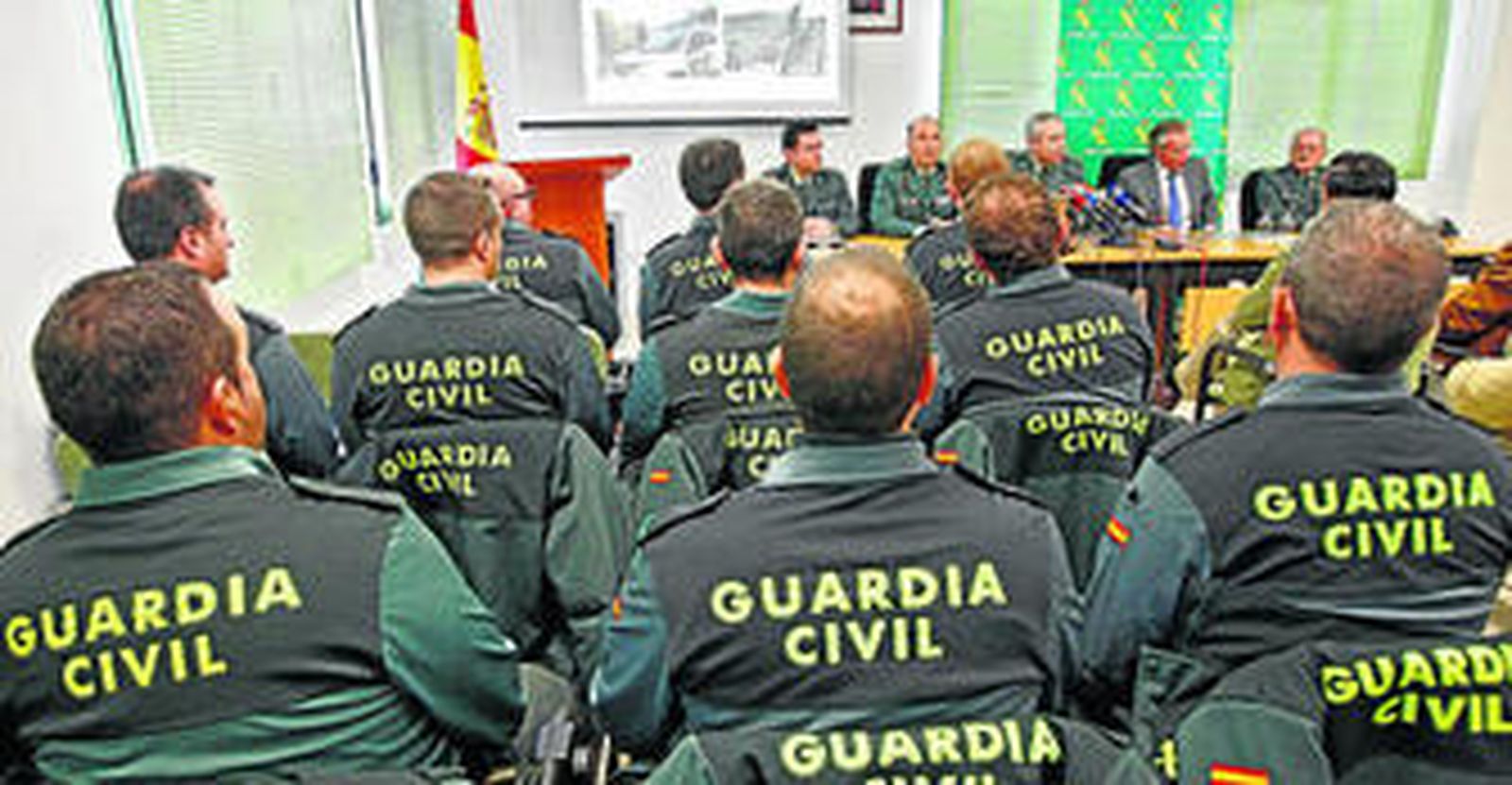 Un momento de la presentación de ayer de los nuevos grupos ROCA en la Comandancia de Cádiz.