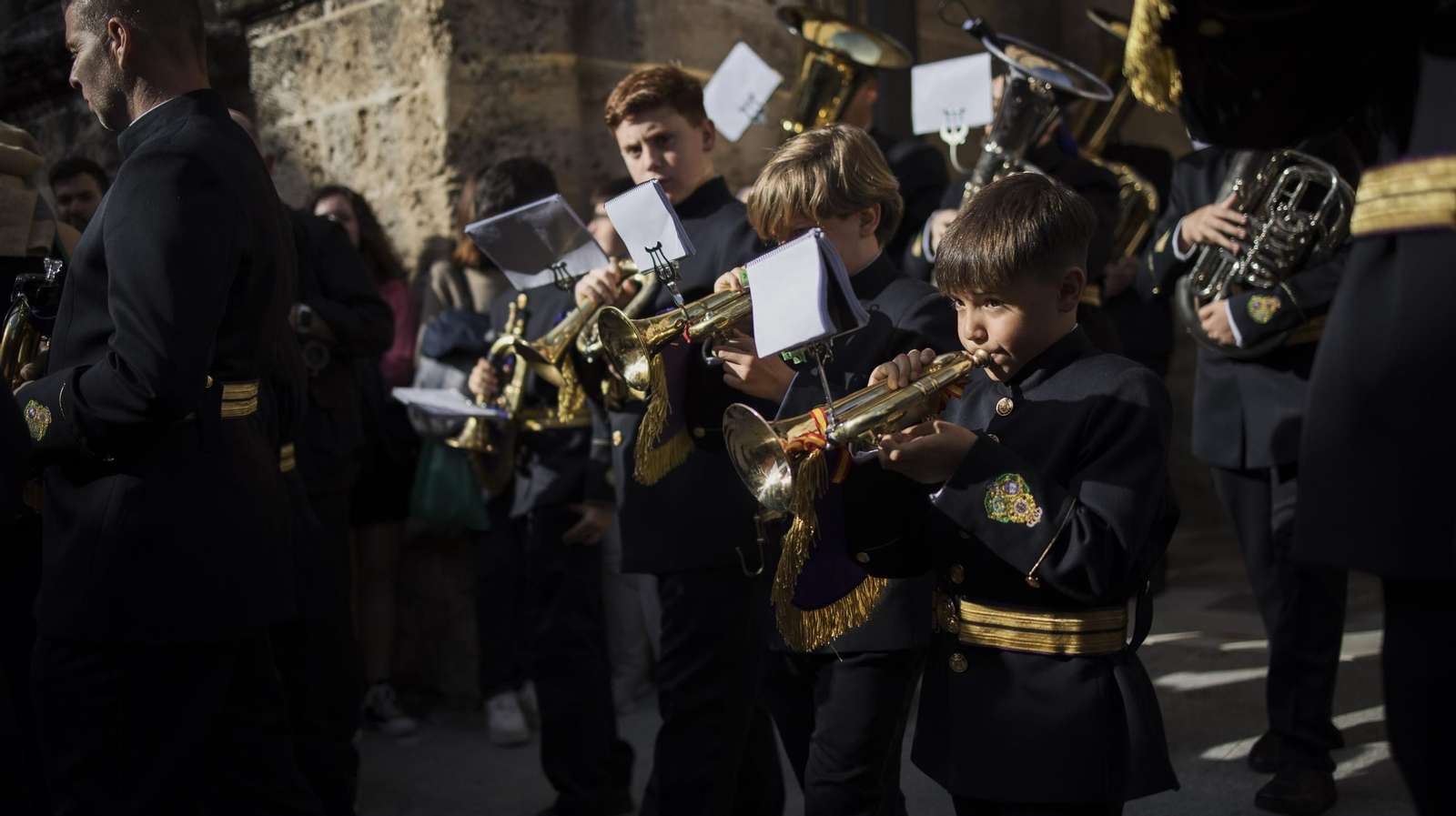 Imágenes de la Hermandad de La Vera-Cruz en el Jueves Santo de Jerez 2025