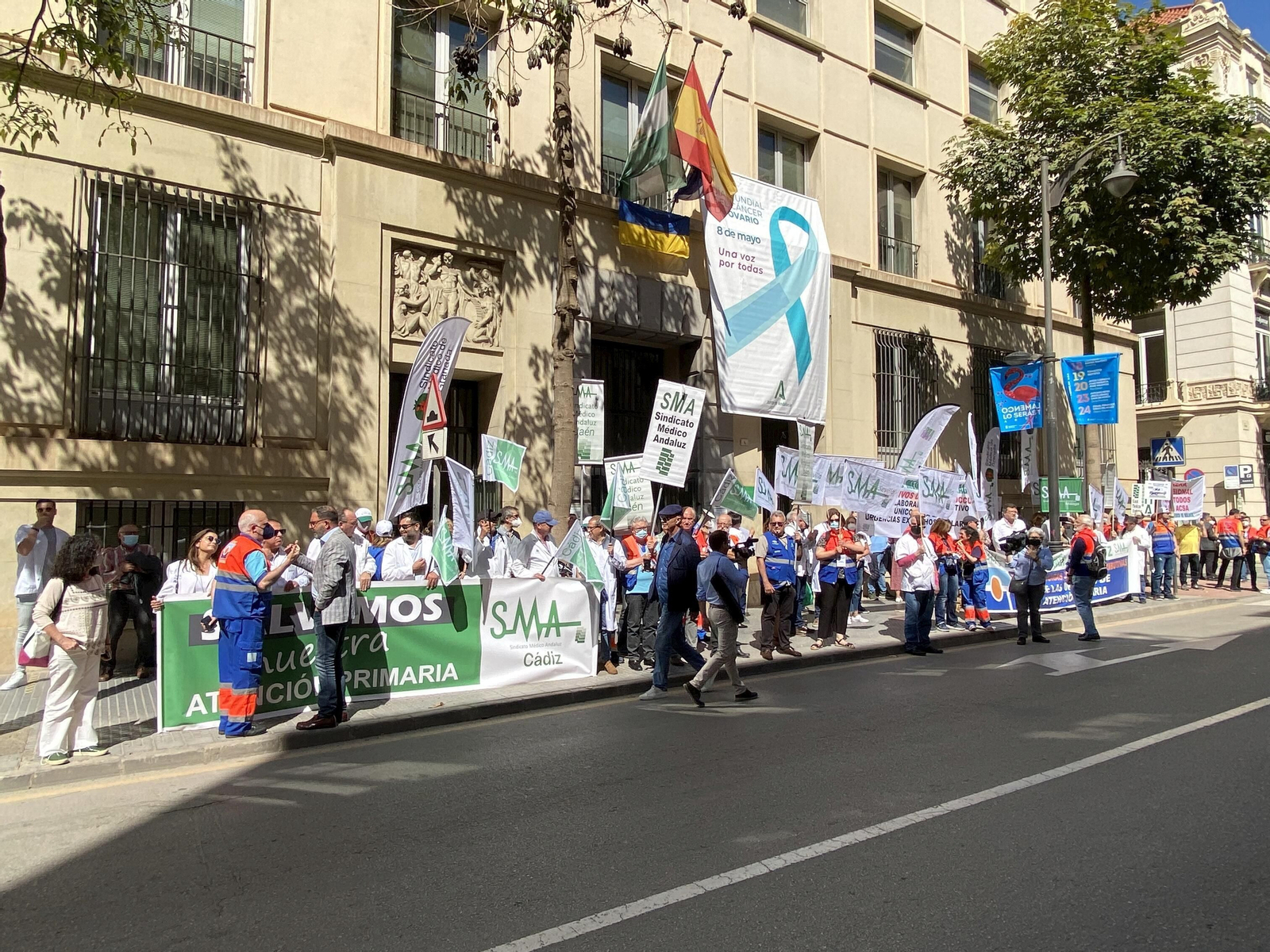 Médicos de Urgencias de Atención Primaria en una reciente protesta ante la Delegación de Salud.