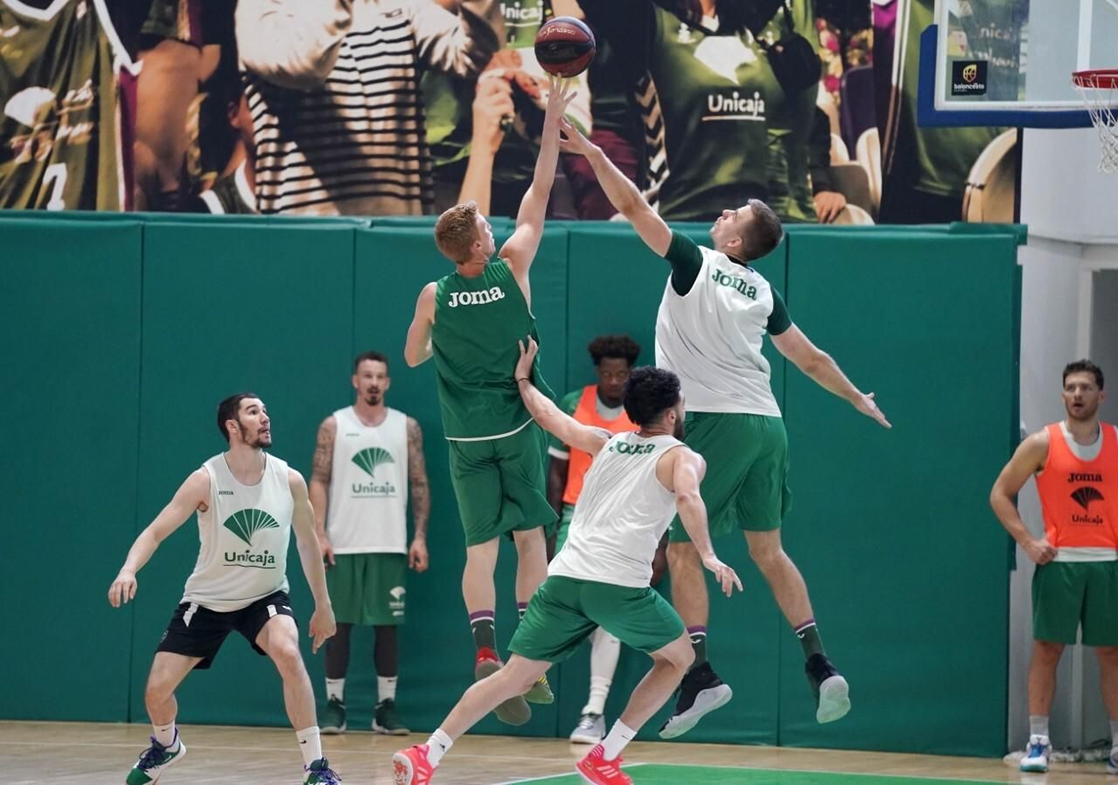 Entrenamiento con contacto del Unicaja.