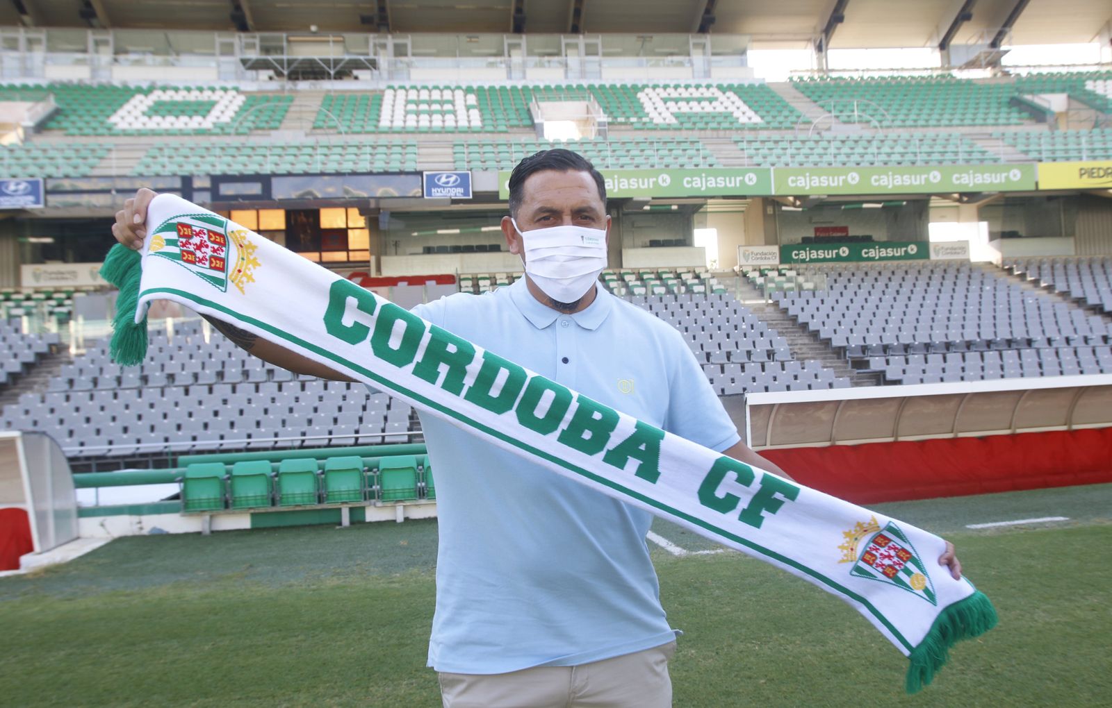 Las fotos de la presentación de Ariel Montenegro como técnico del Córdoba Femenino