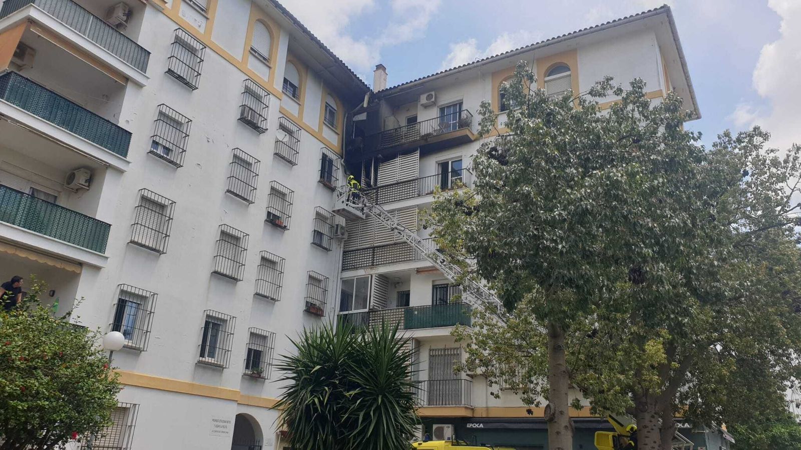 Un momento de la intervención de los bomberos de Jerez.