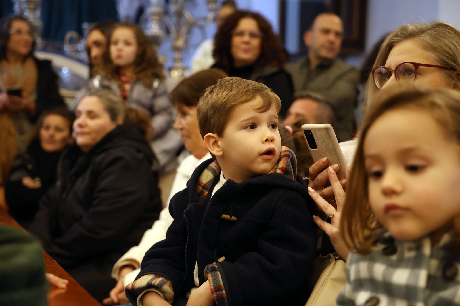Imágenes del Heraldo Real anunciando la llegada de los Reyes Magos a Huelva