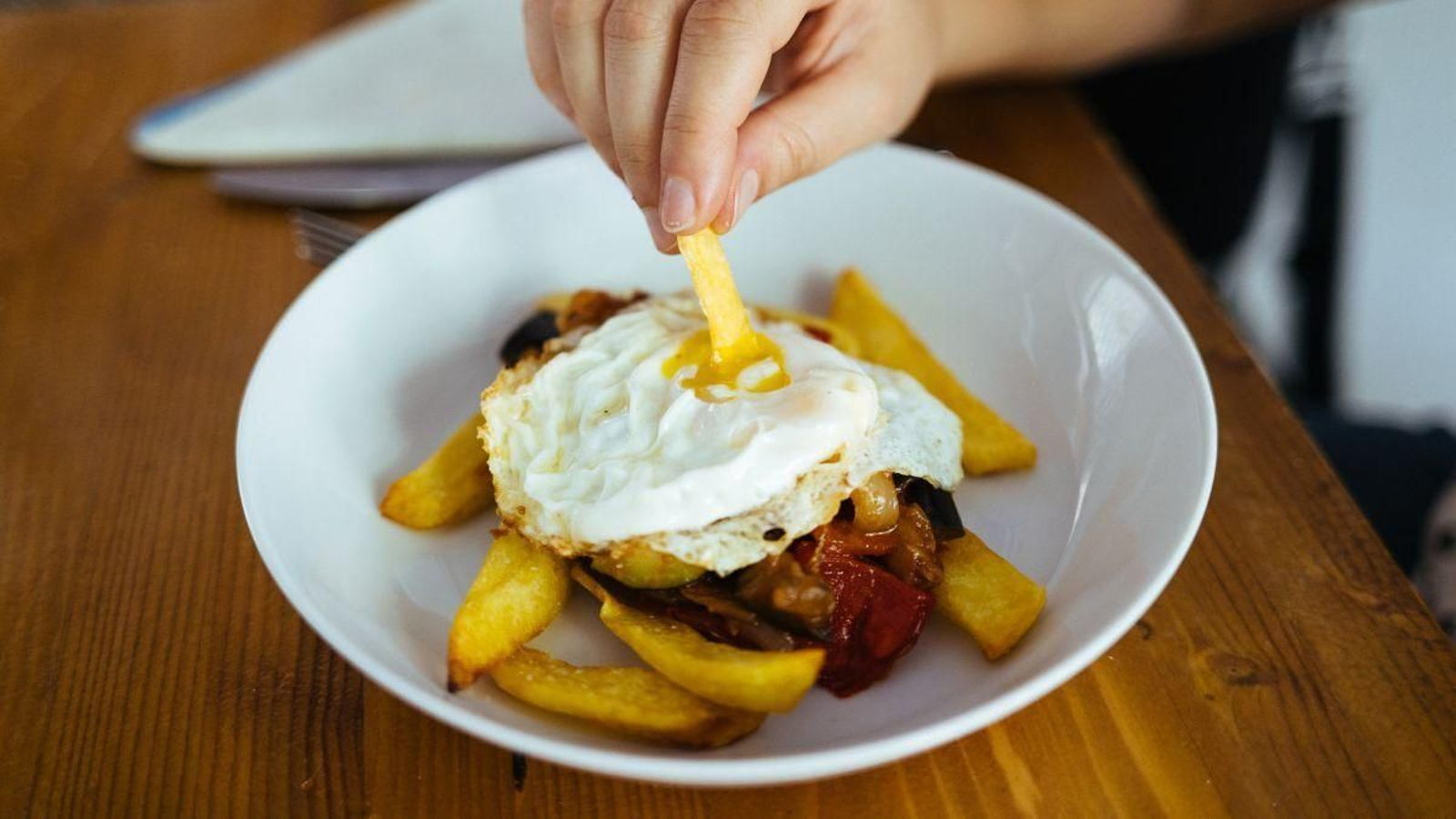 Así puedes preparar un huevo frito en un minuto