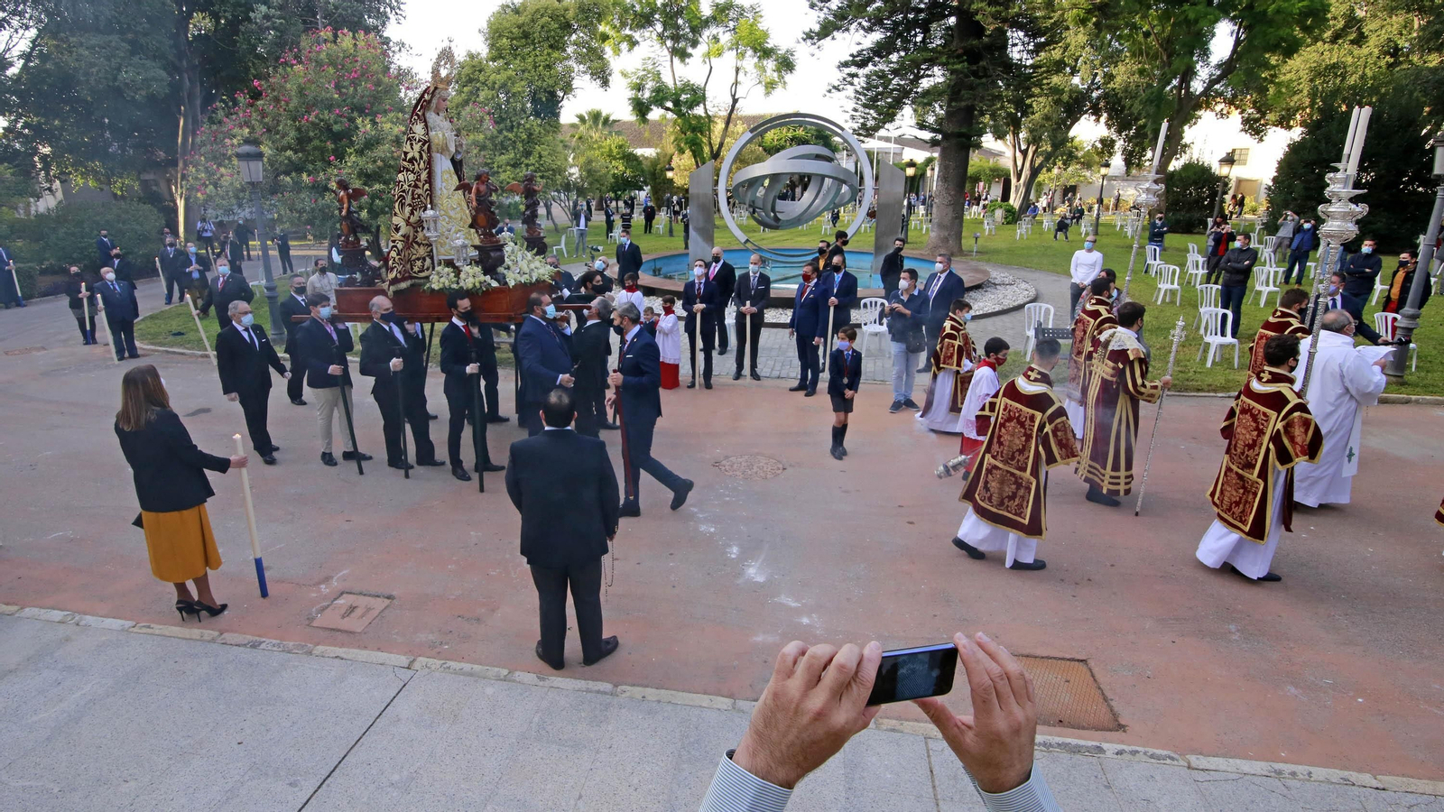 Imágenes del rosario de la Aurora de la Candelaria por los jardines de la Atalaya
