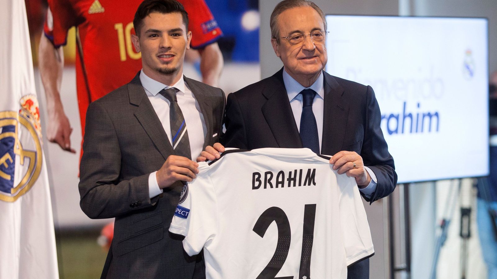 Brahim Díaz, con Florentino Pérez.