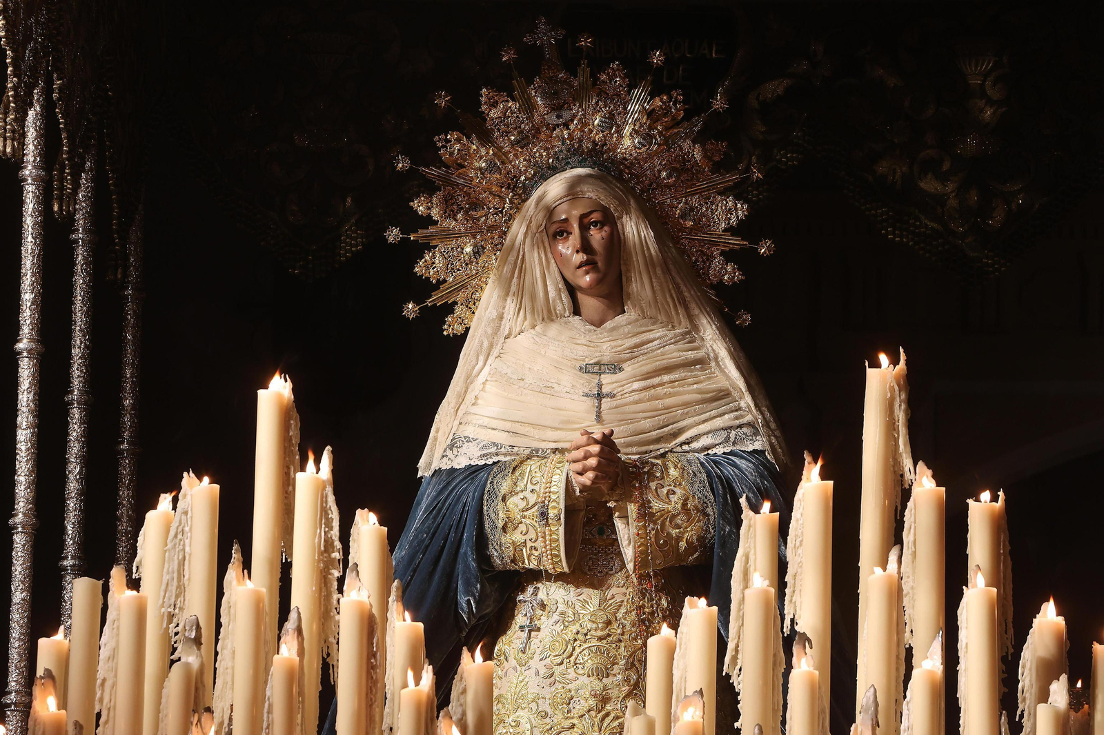 La Virgen de las Aguas, con las manos entrelazadas en la procesión extraordinaria de 2022.