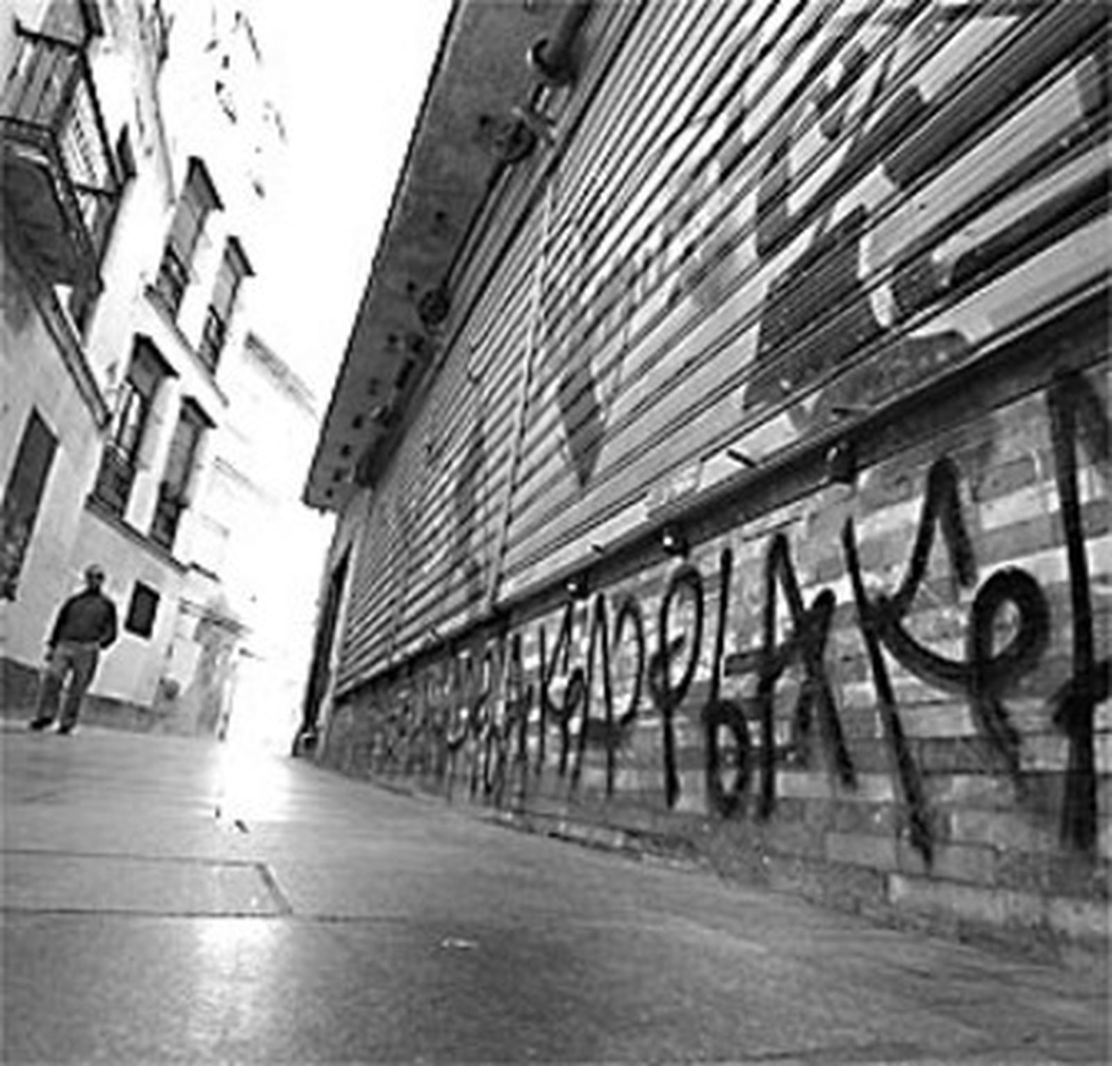 Detenidos dos grafiteros de 15 y 16 años mientras realizaban pintadas