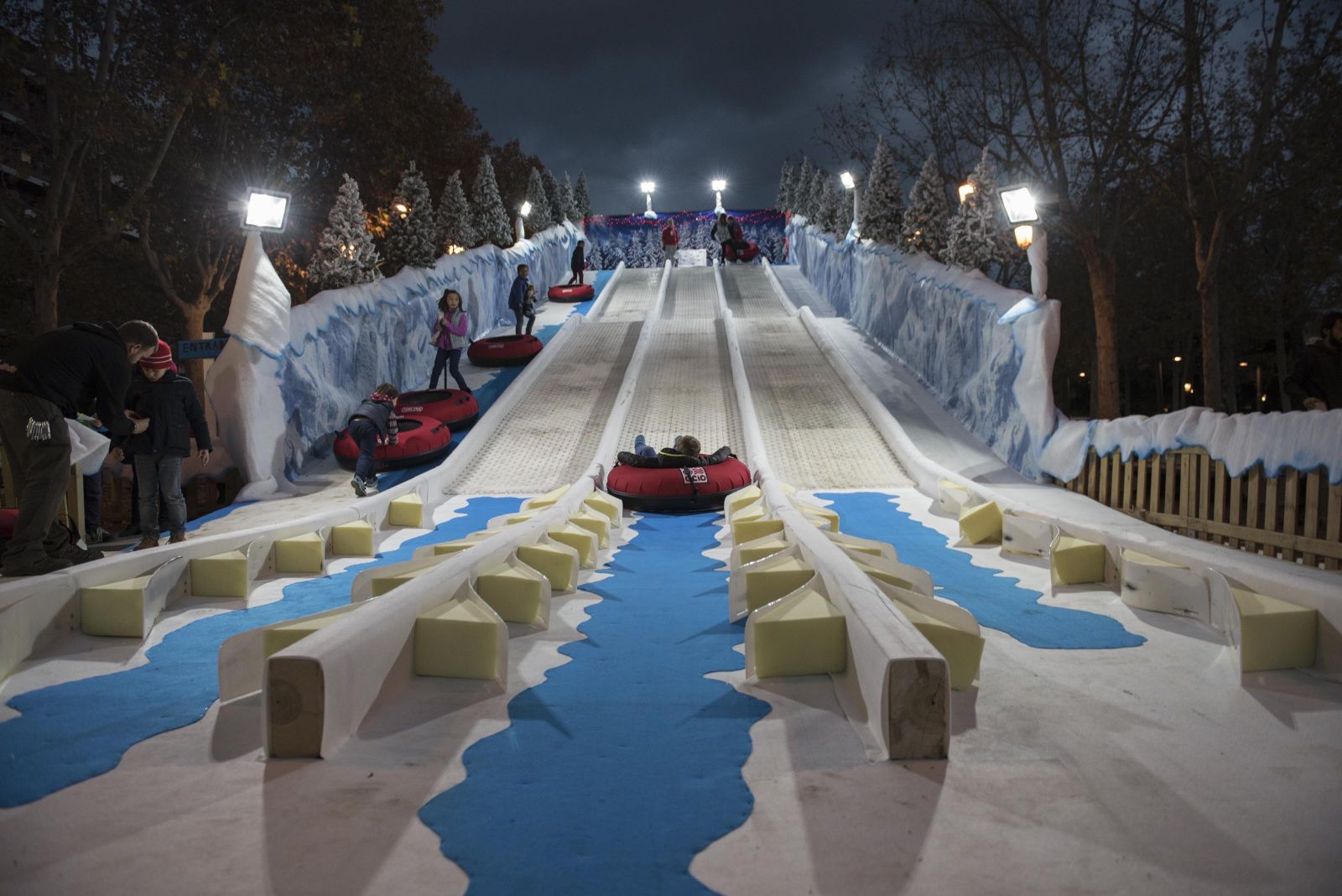 La pista de trineos permanecerá abierta hasta el próximo 8 de enero.