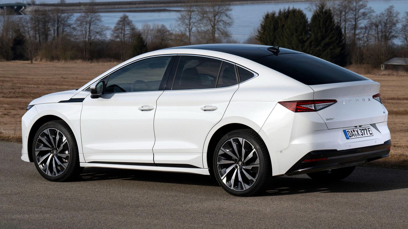 Las dos carrocerías, tanto la SUV como la coupé, incrementan levemente su longitud. También afinan su aerodinámica.